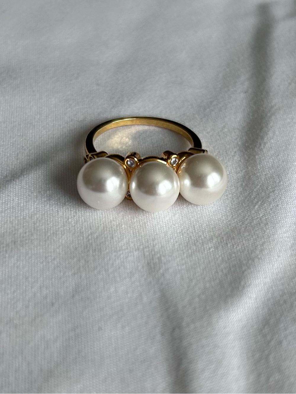 Gold Ring with Three White Pearls